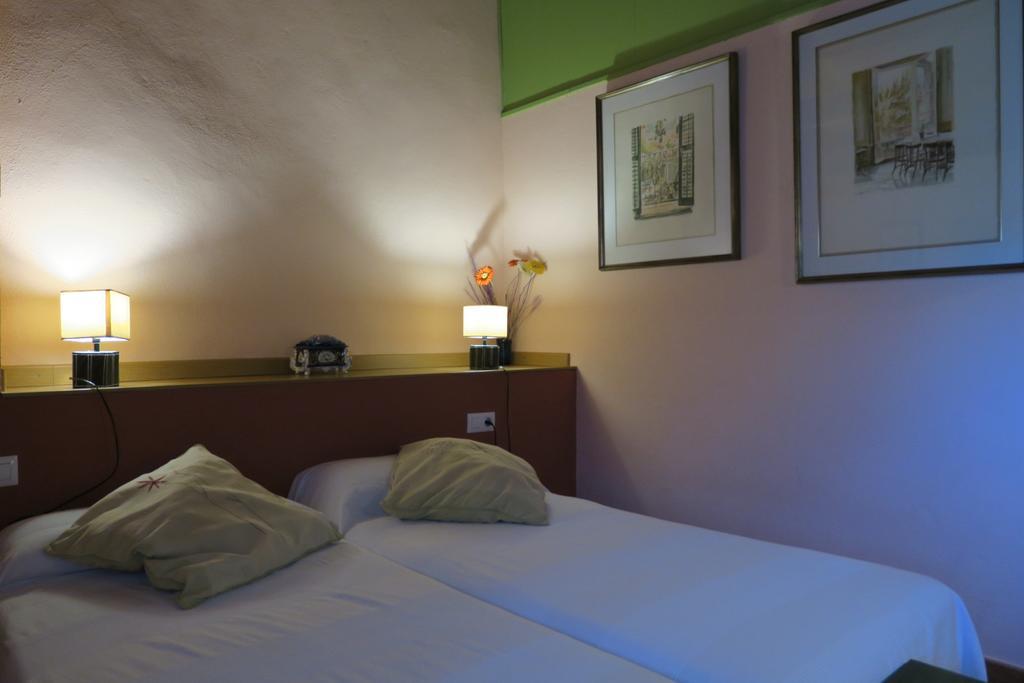 Can Salgueda Santa Pau Room photo